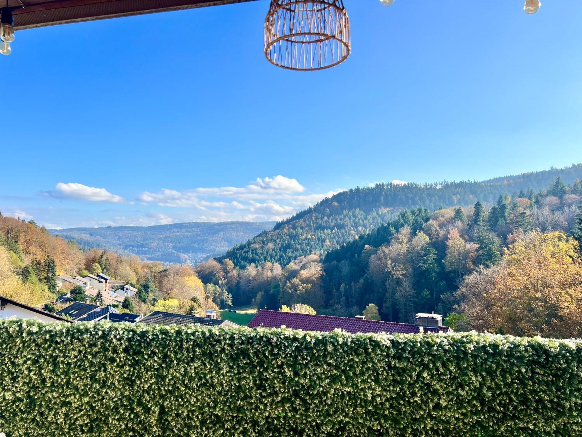 Wohnen Im Schwarzwald Mit Panoramablick Apartamento Bad Herrenalb Exterior foto