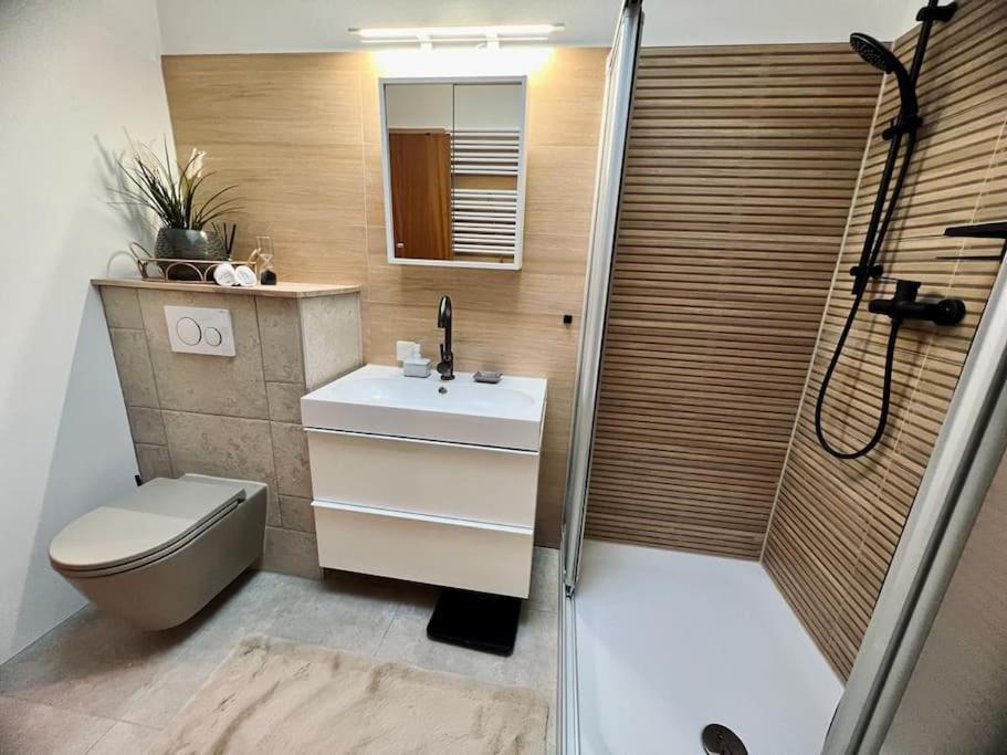 Wohnen Im Schwarzwald Mit Panoramablick Apartamento Bad Herrenalb Exterior foto